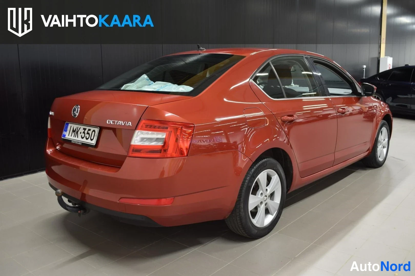 Punainen Skoda Octavia 2014, takaviisto, kuva 12