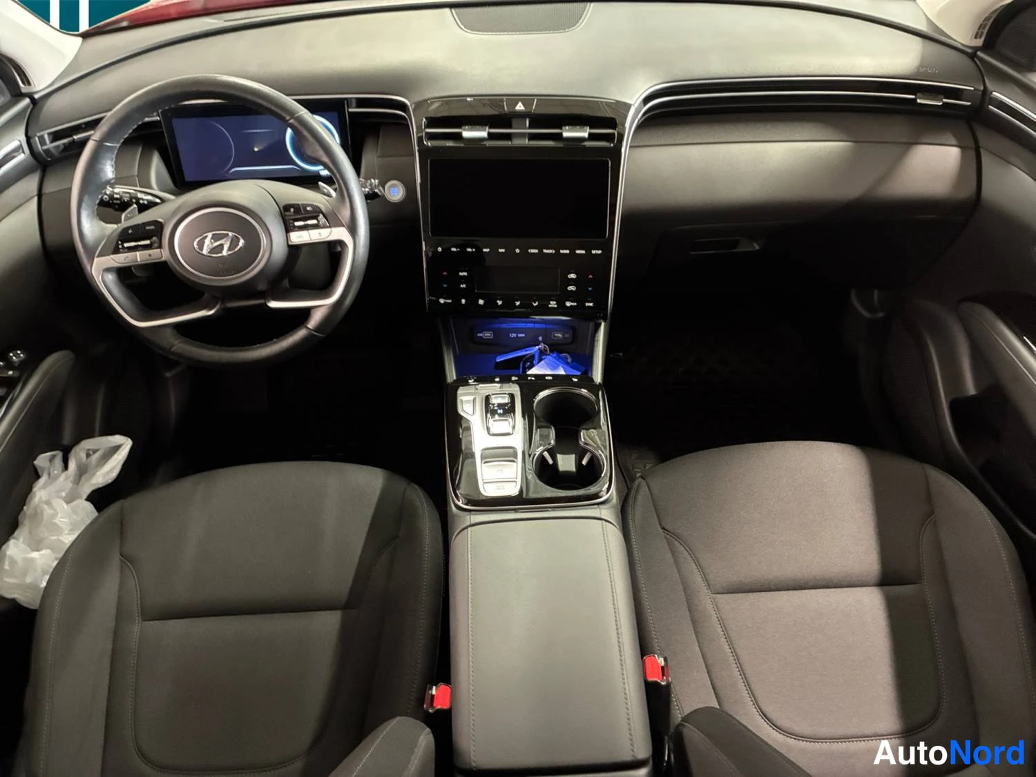 Punainen Hyundai Tucson 2024, ohjaamo, kuva 9
