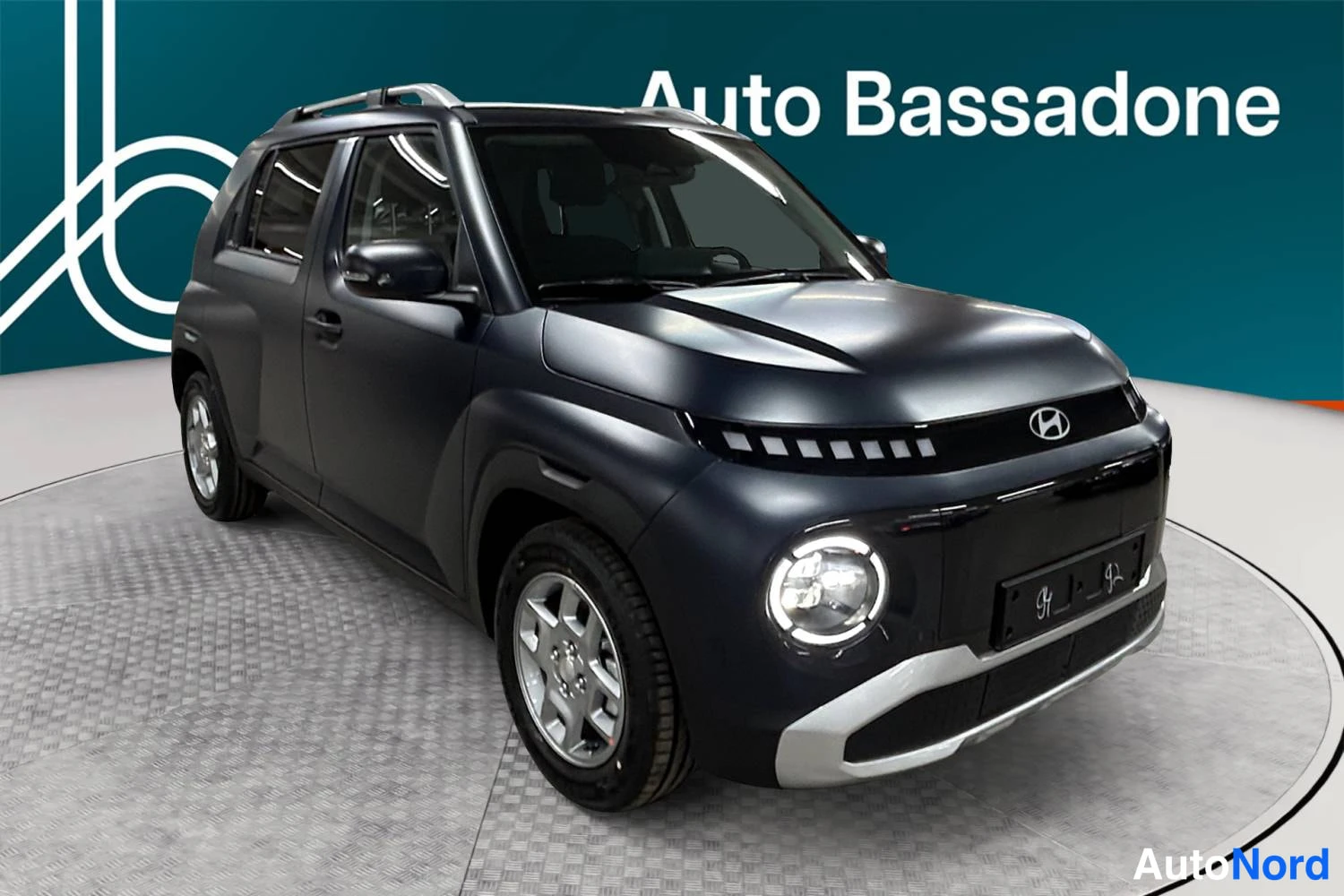 Sininen Hyundai Inster 2026, etuviisto, keula oikealle, kuva 2