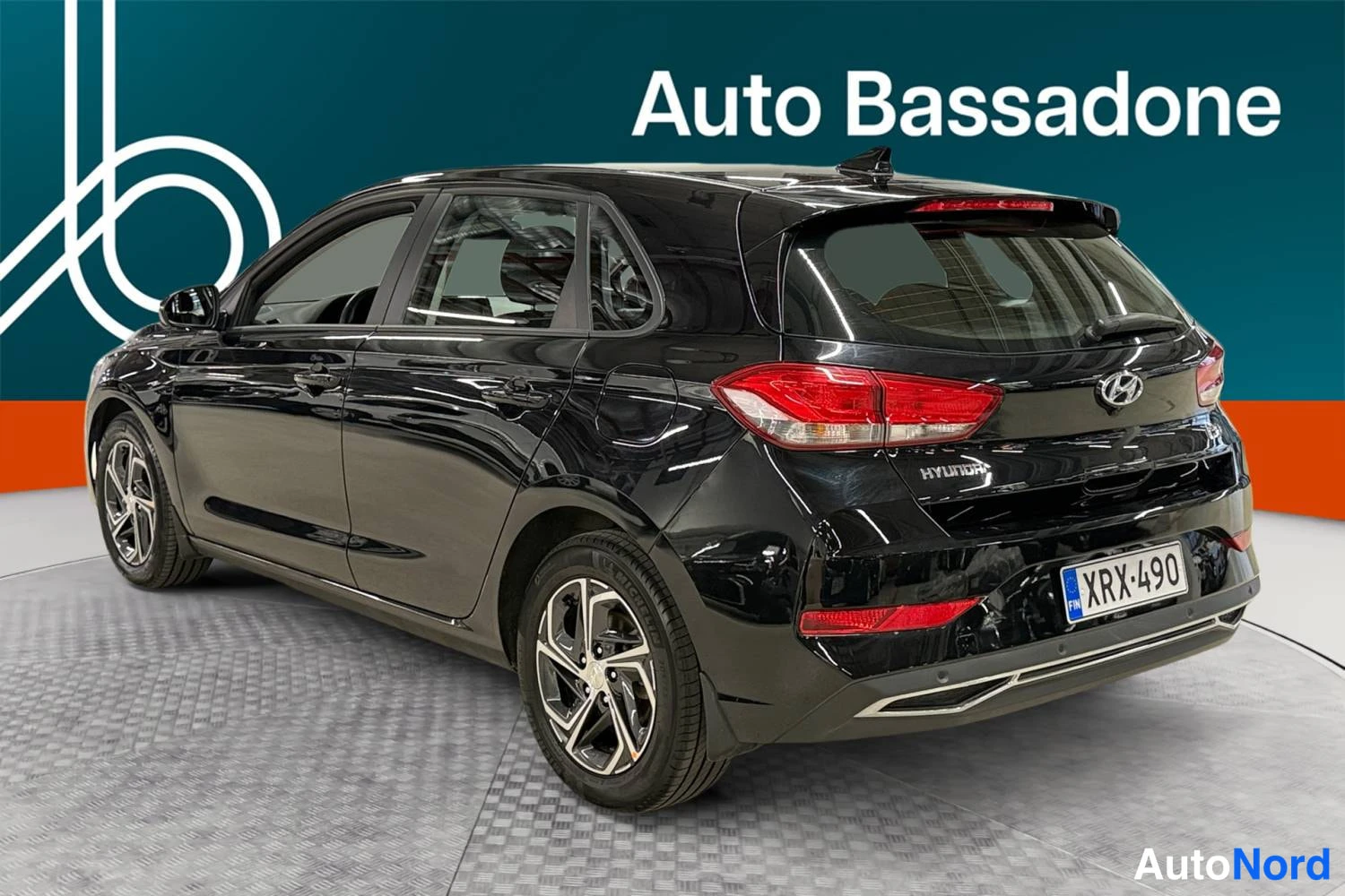 Black Hyundai I30 2023, rear three-quarter, photo 6