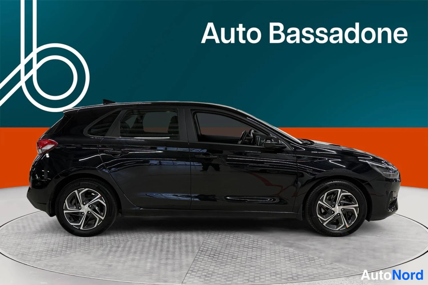 Black Hyundai I30 2023, side, photo 5