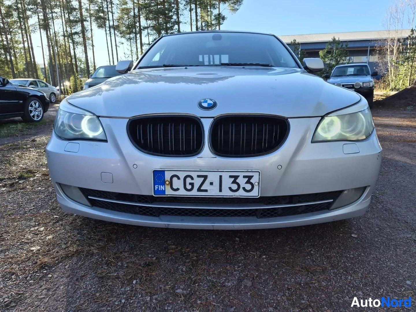 Hopea BMW 520d 2008, edestä, kuva 3