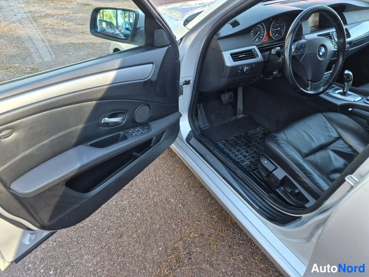 Hopea BMW 520d 2008, ohjaamo, kuva 11