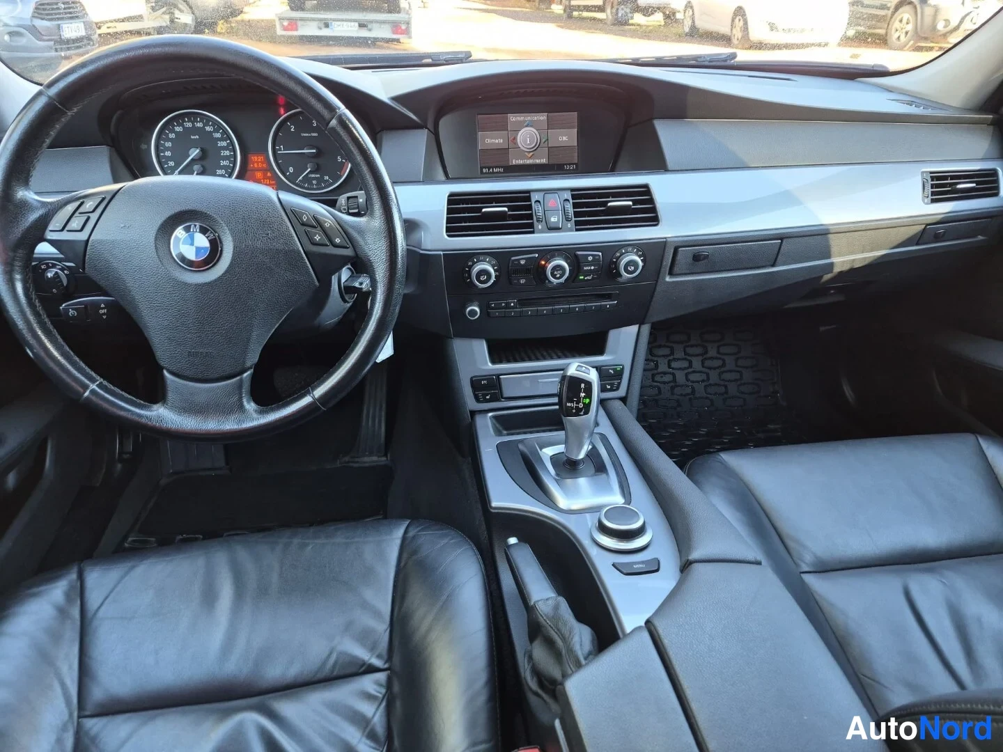 Hopea BMW 520d 2008, ohjaamo, kuva 12
