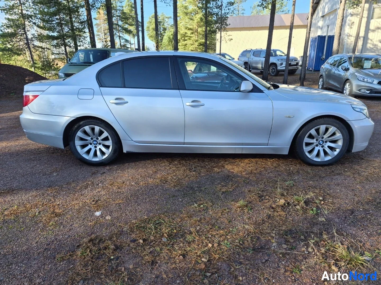 Hopea BMW 520d 2008, sivulta, kuva 4