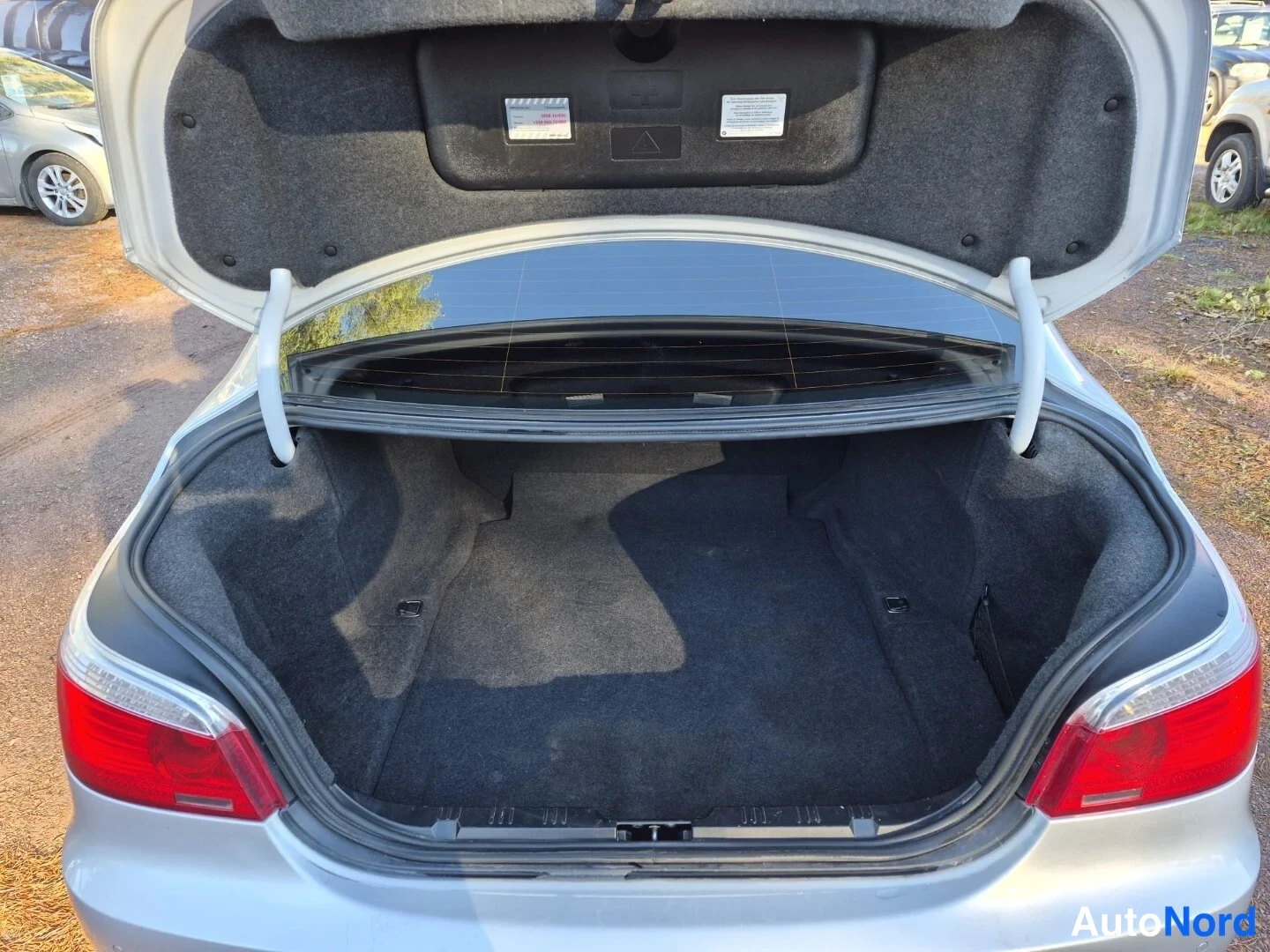 Hopea BMW 520d 2008, tavaratila, kuva 20