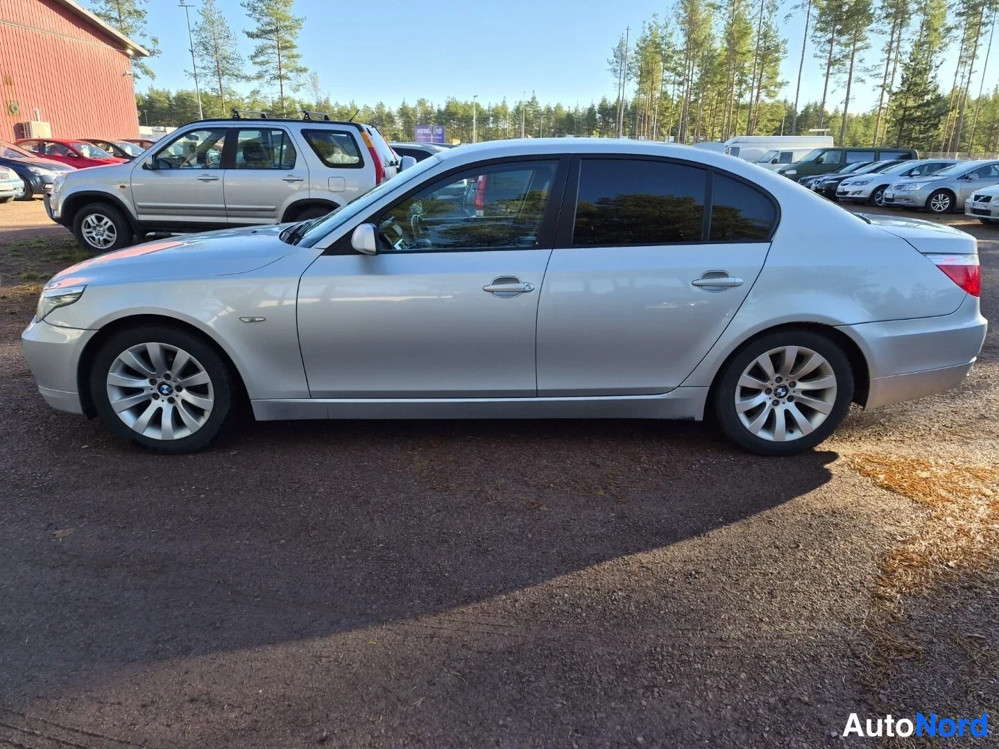 Hopea BMW 520d 2008, sivulta, kuva 5
