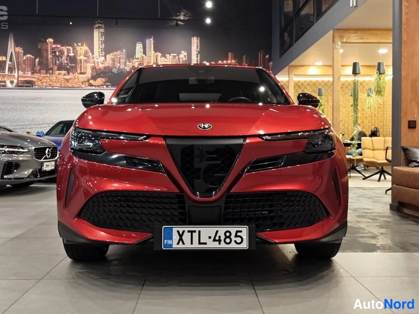 Punainen Alfa Romeo Junior 2025, edestä, kuva 5