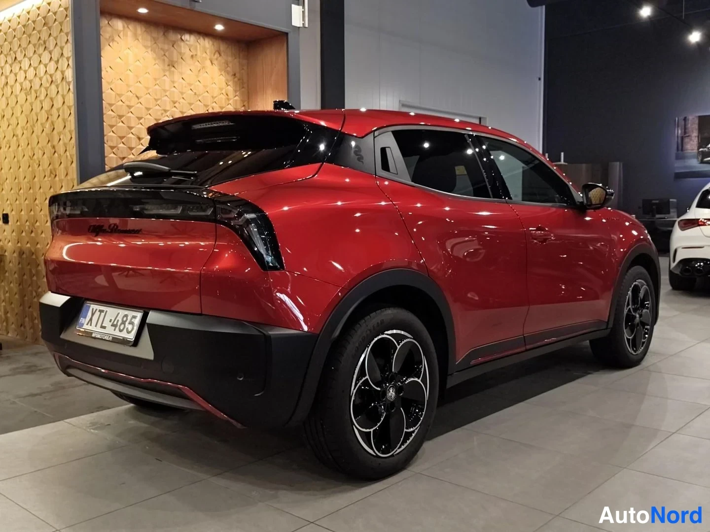 Punainen Alfa Romeo Junior 2025, takaviisto, kuva 6