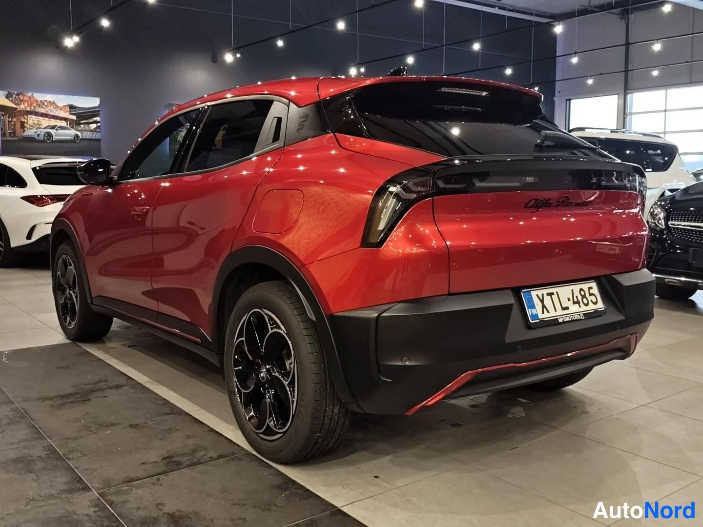 Punainen Alfa Romeo Junior 2025, takaviisto, kuva 7