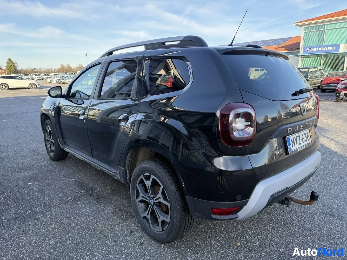 Musta Dacia Duster 2021, takaviisto, kuva 2