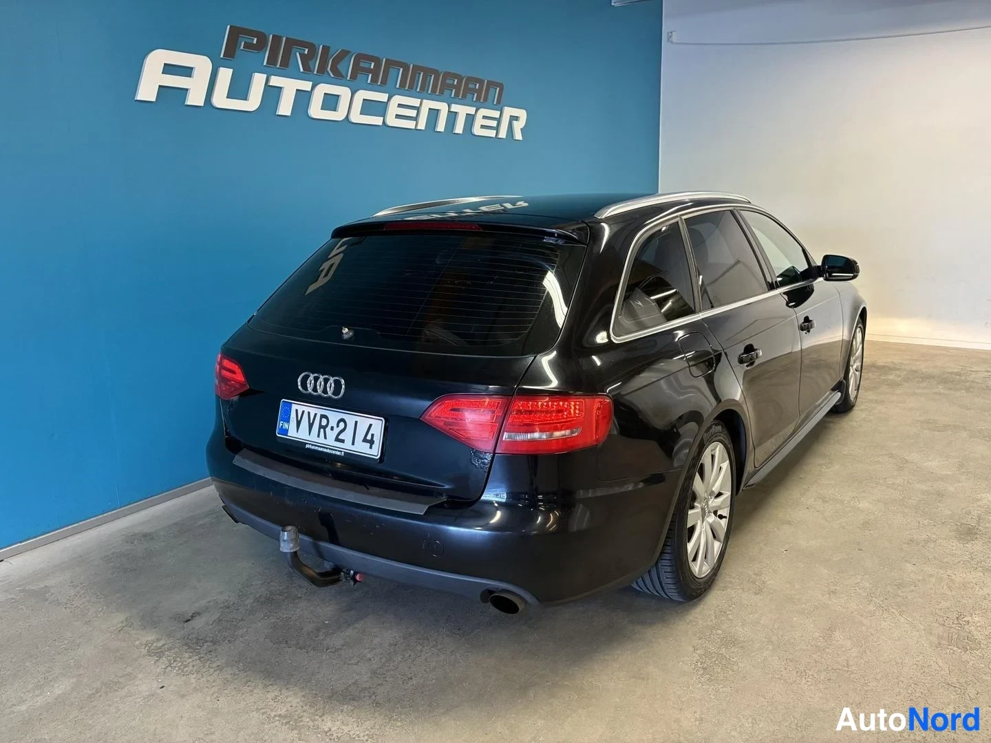 Musta Audi A4 Avant 2011, takaviisto, kuva 6