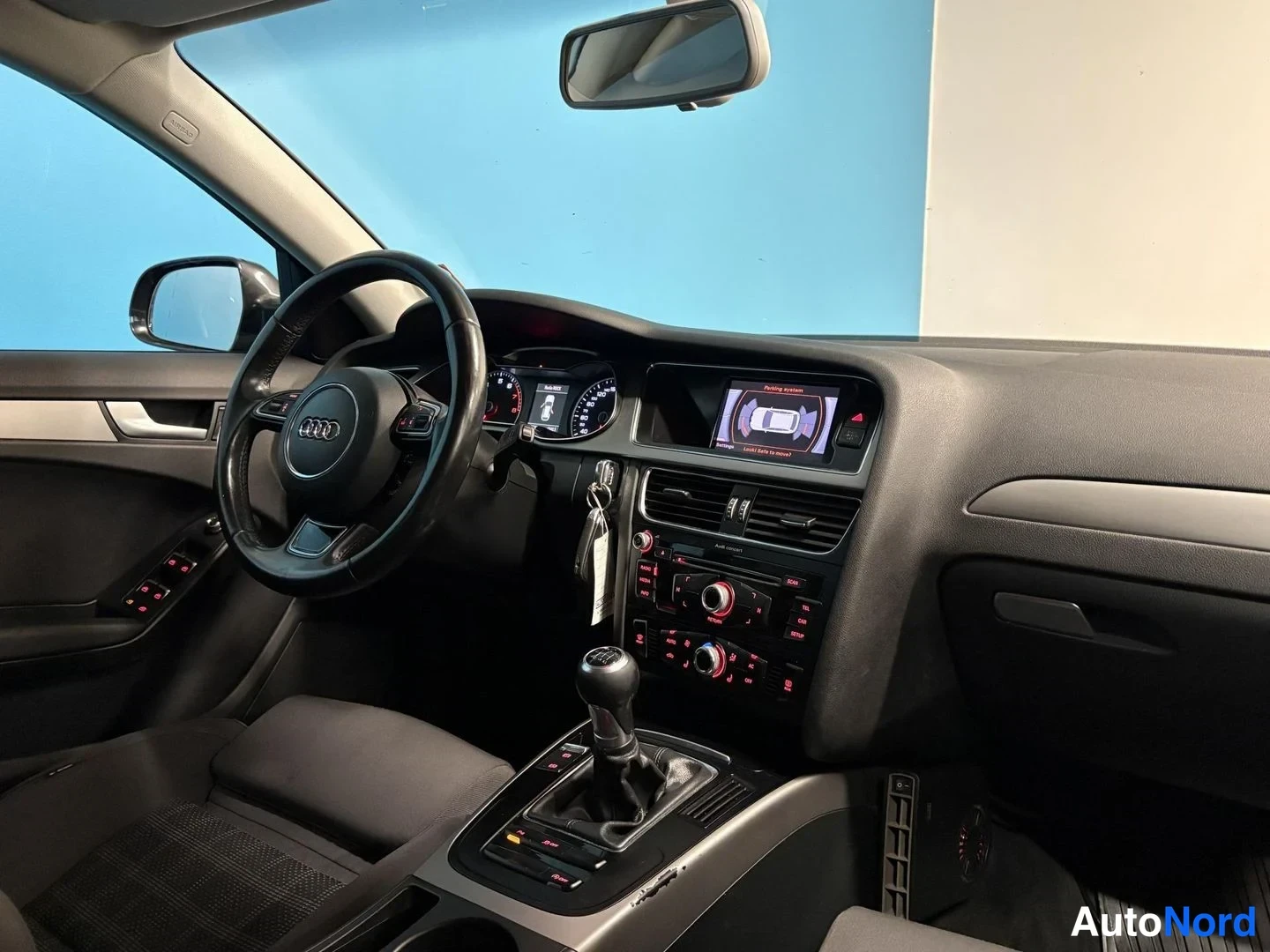 Harmaa Audi A4 Avant 2012, ohjaamo, kuva 8