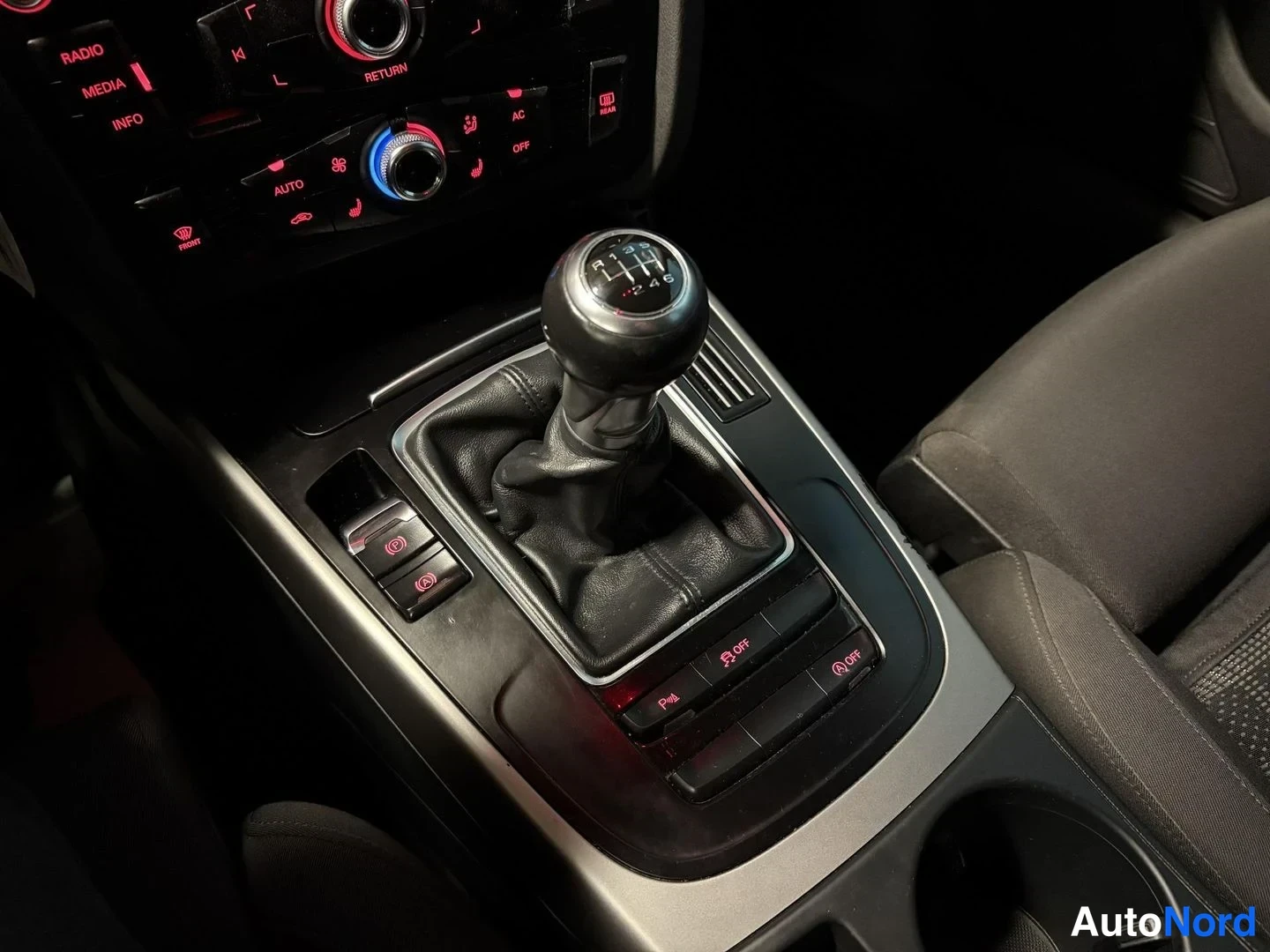 Harmaa Audi A4 Avant 2012, yksityiskohta, kuva 21