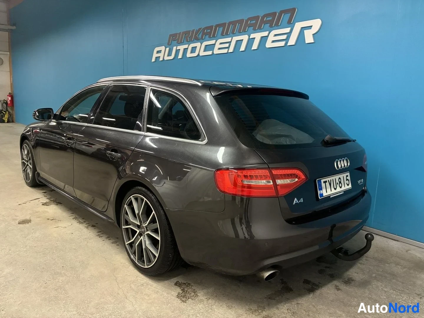 Harmaa Audi A4 Avant 2012, takaviisto, kuva 5