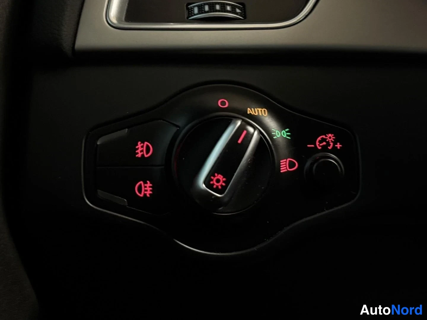 Harmaa Audi A4 Avant 2012, yksityiskohta, kuva 22