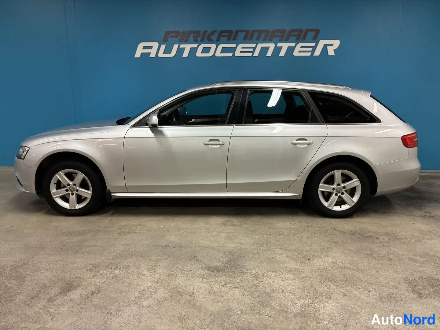 Hopea Audi A4 Avant 2013, sivulta, kuva 3