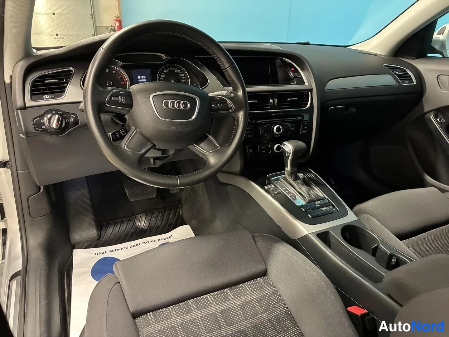 Hopea Audi A4 Avant 2013, ohjaamo, kuva 9