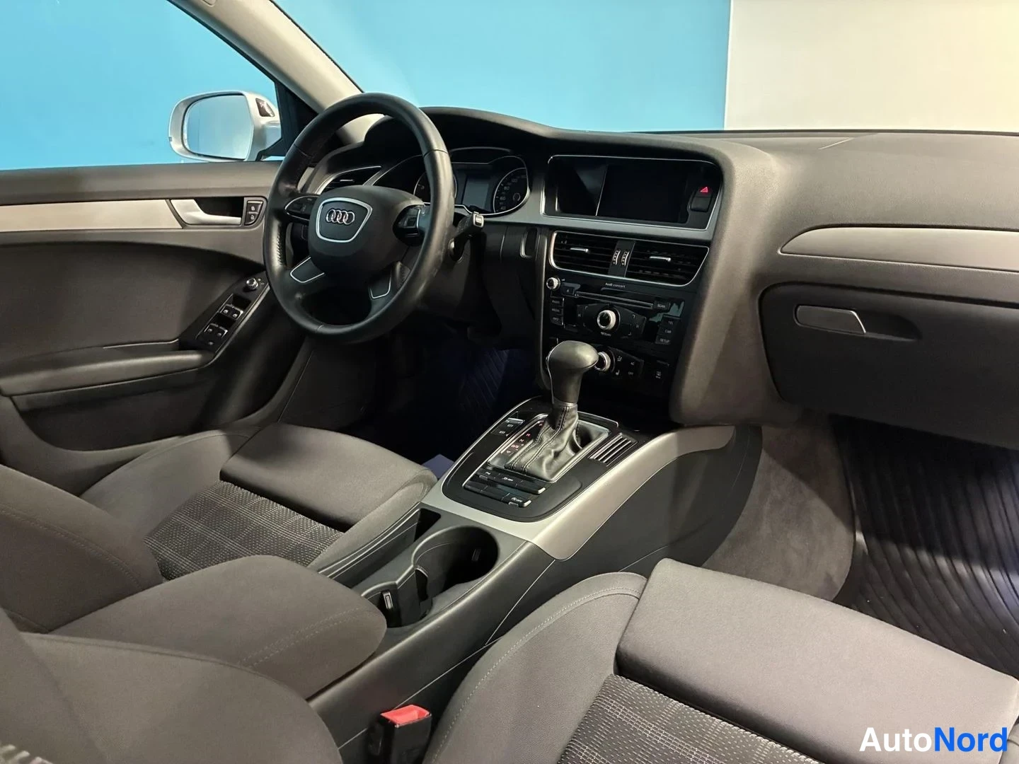 Hopea Audi A4 Avant 2013, ohjaamo, kuva 10