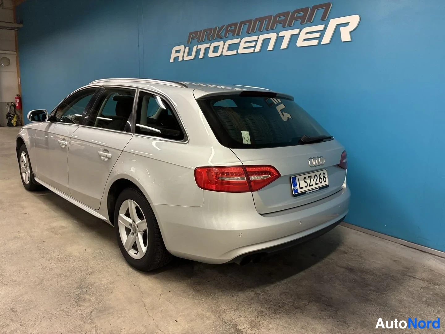 Hopea Audi A4 Avant 2013, takaviisto, kuva 5