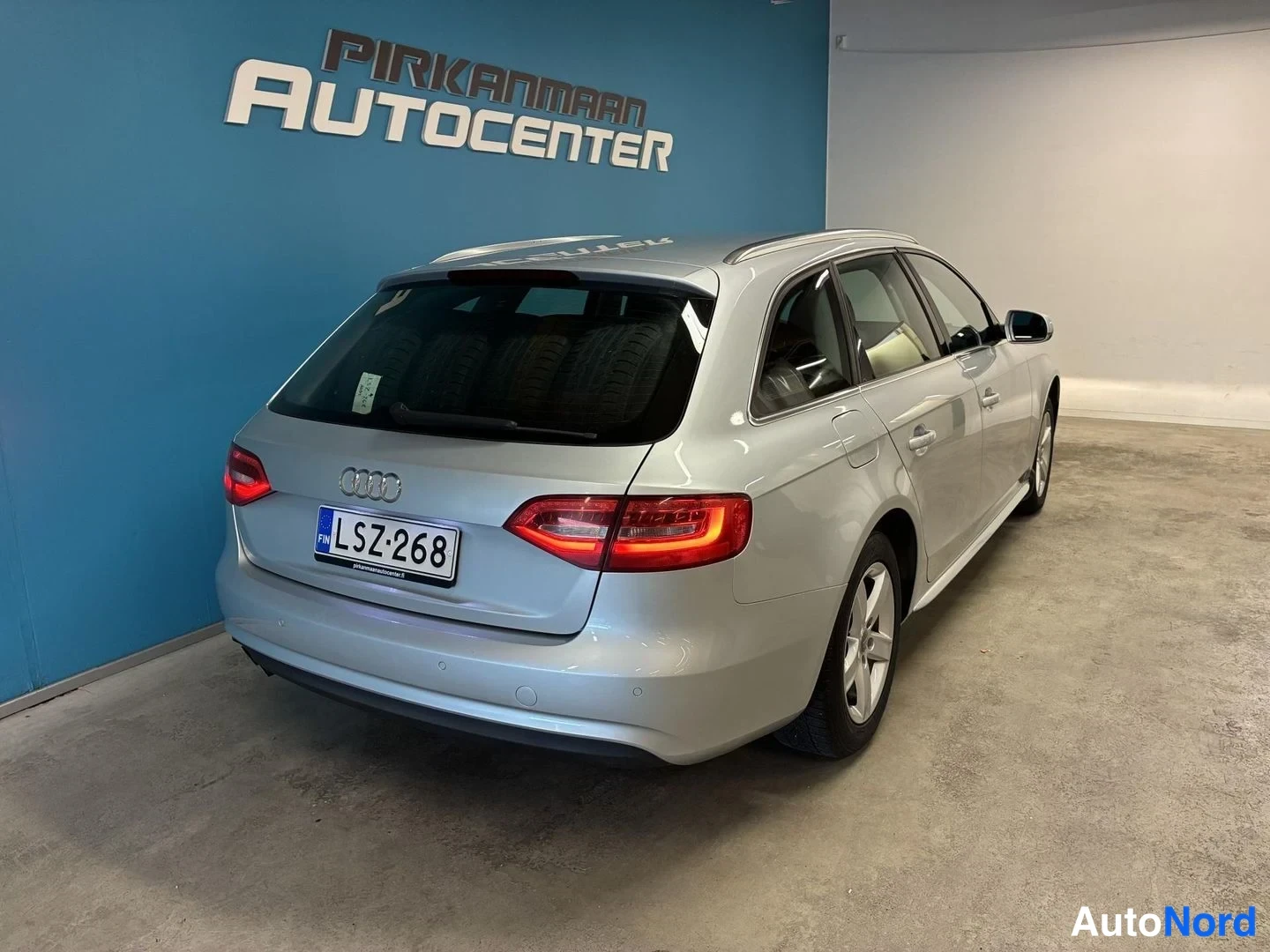 Hopea Audi A4 Avant 2013, takaviisto, kuva 6