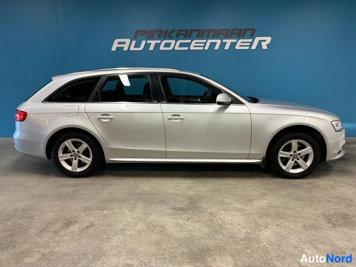 Hopea Audi A4 Avant 2013, sivulta, kuva 4