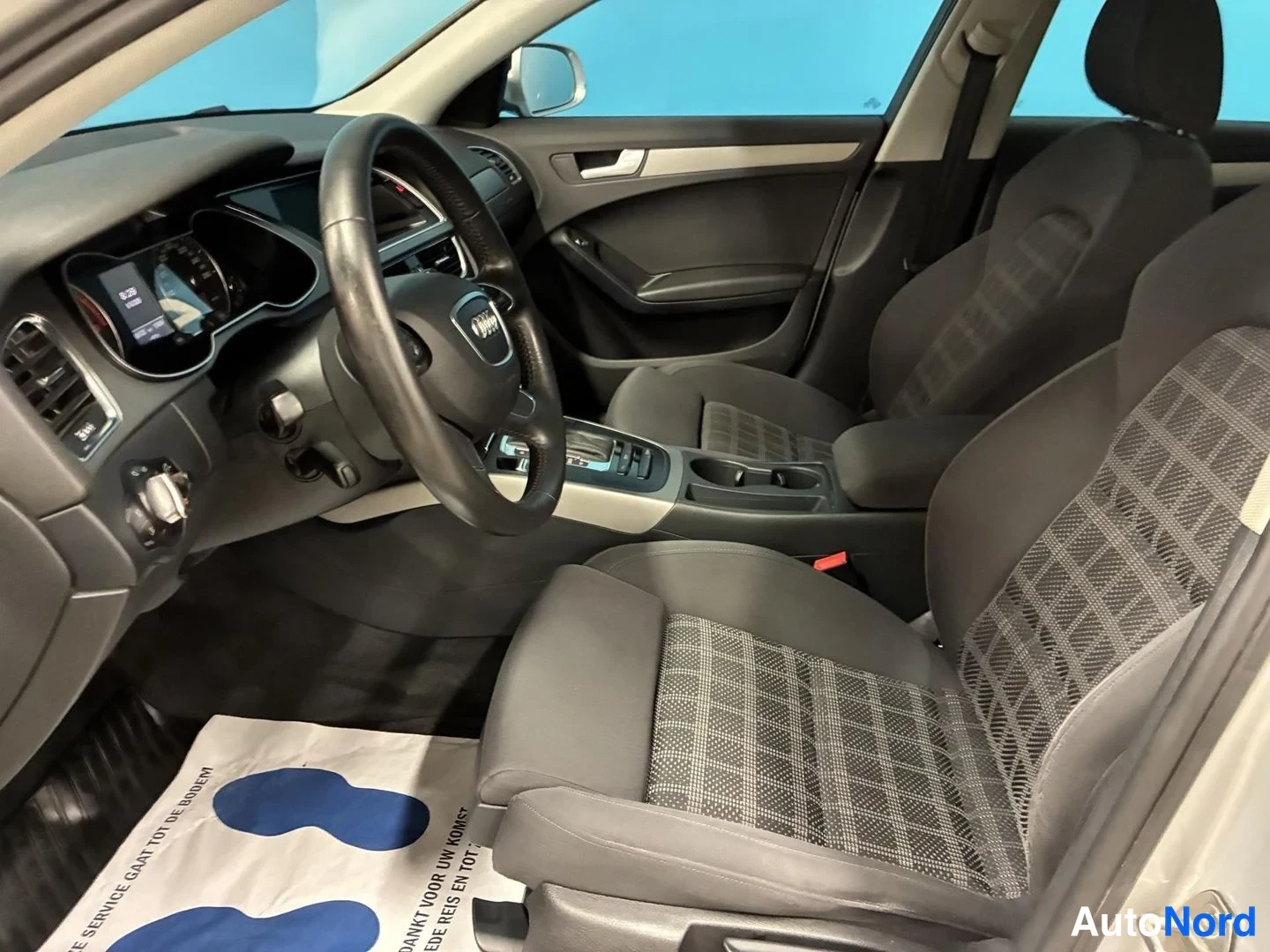 Hopea Audi A4 Avant 2013, ohjaamo, kuva 7