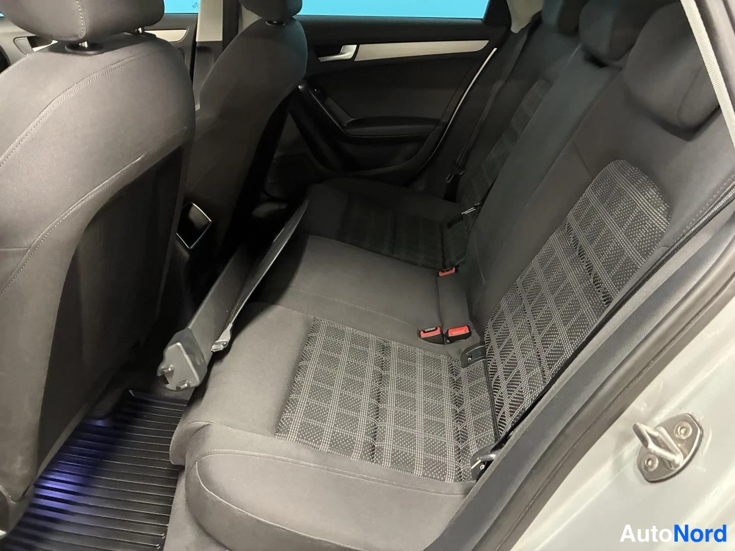 Hopea Audi A4 Avant 2013, takaistuimet, kuva 11