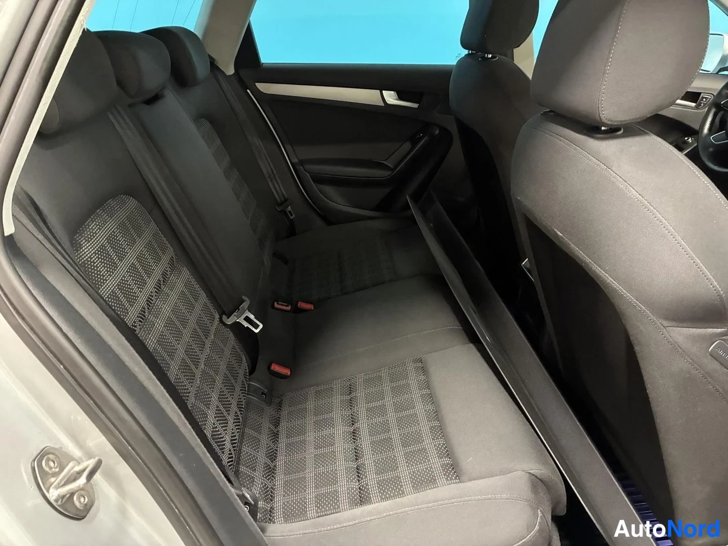 Hopea Audi A4 Avant 2013, takaistuimet, kuva 12