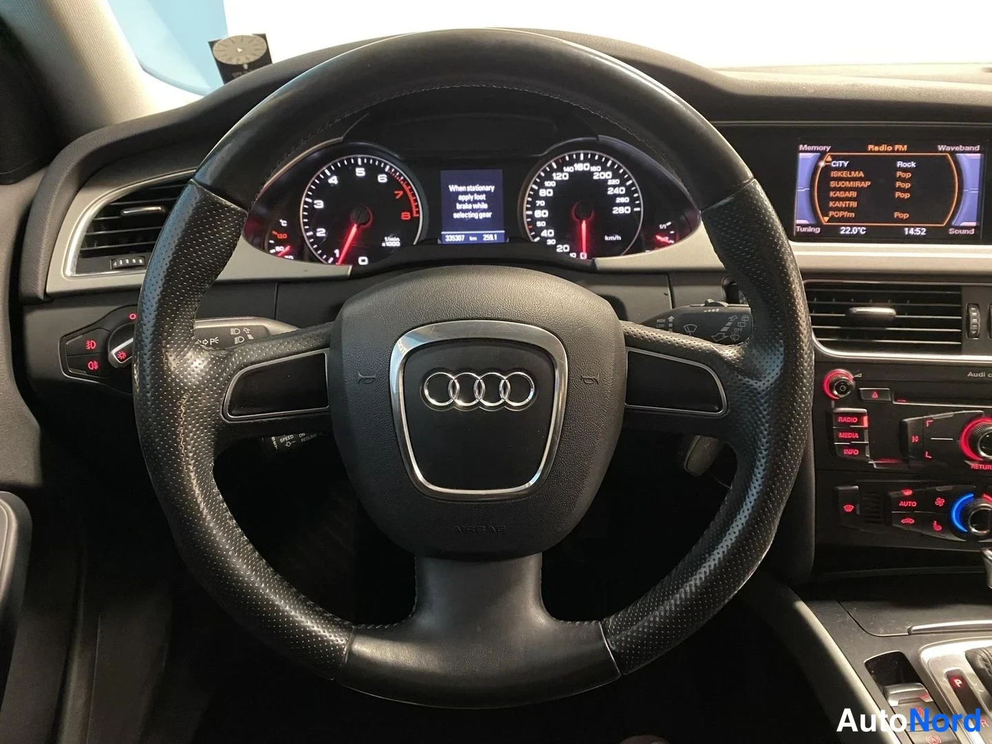 Sininen Audi A4 Avant 2010, yksityiskohta, kuva 14