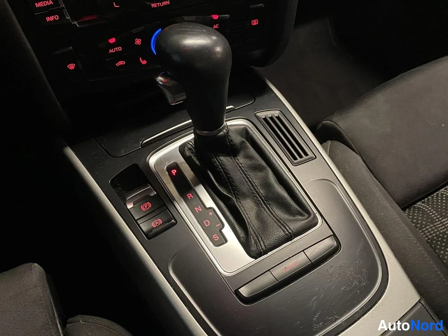 Sininen Audi A4 Avant 2010, yksityiskohta, kuva 19