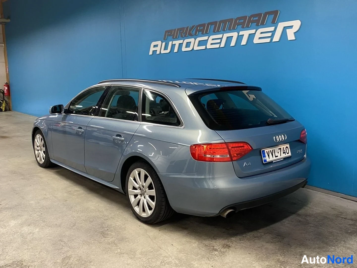 Sininen Audi A4 Avant 2010, takaviisto, kuva 5