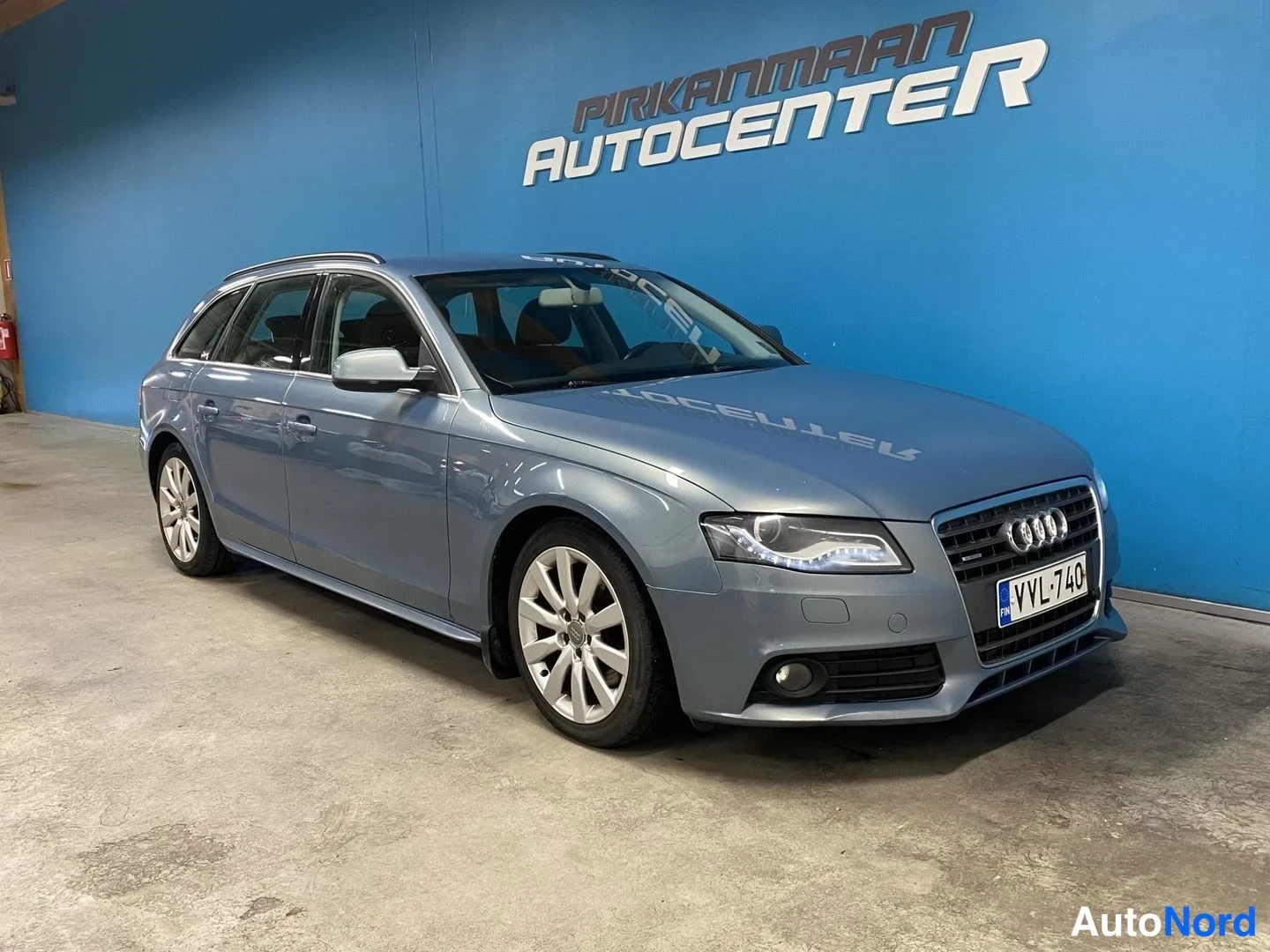 Sininen Audi A4 Avant 2010, etuviisto, keula oikealle, kuva 3