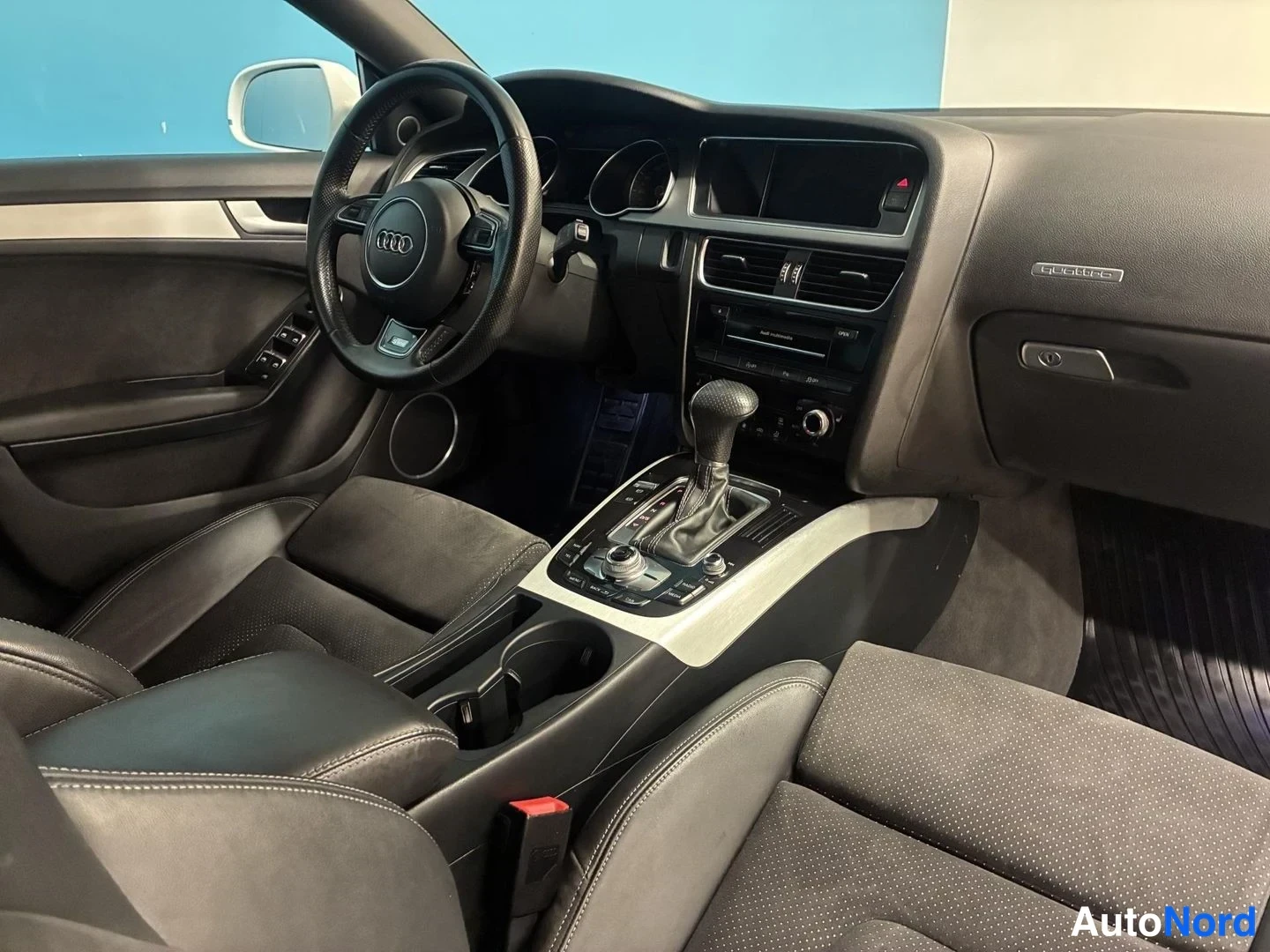 Valkoinen Audi A5 Sportback 2014, ohjaamo, kuva 9