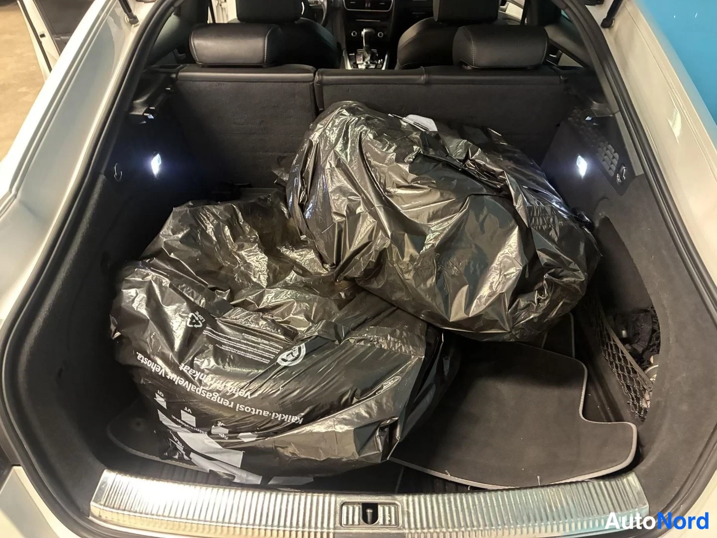 Valkoinen Audi A5 Sportback 2014, tavaratila, kuva 13