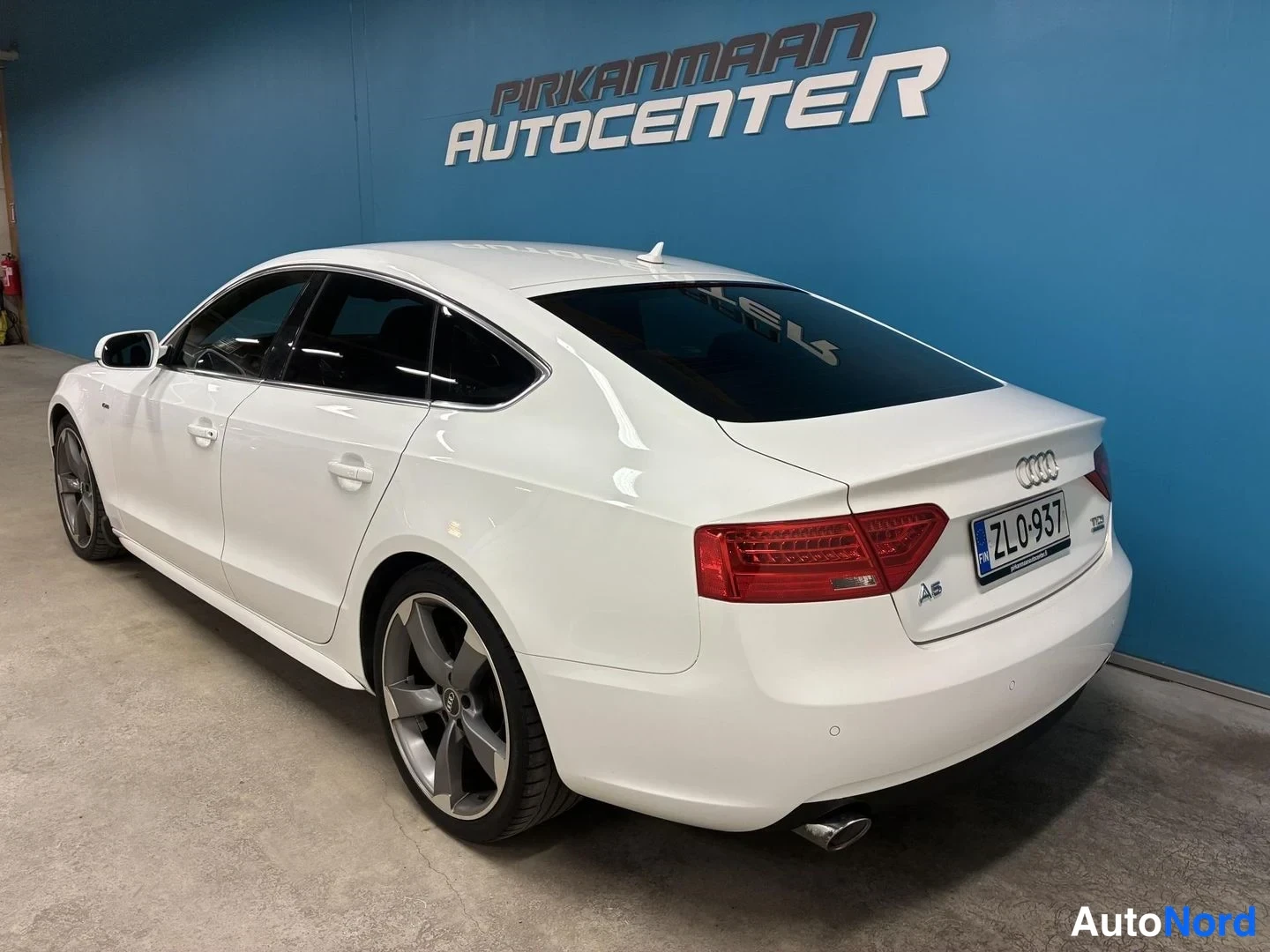 Valkoinen Audi A5 Sportback 2014, takaviisto, kuva 5