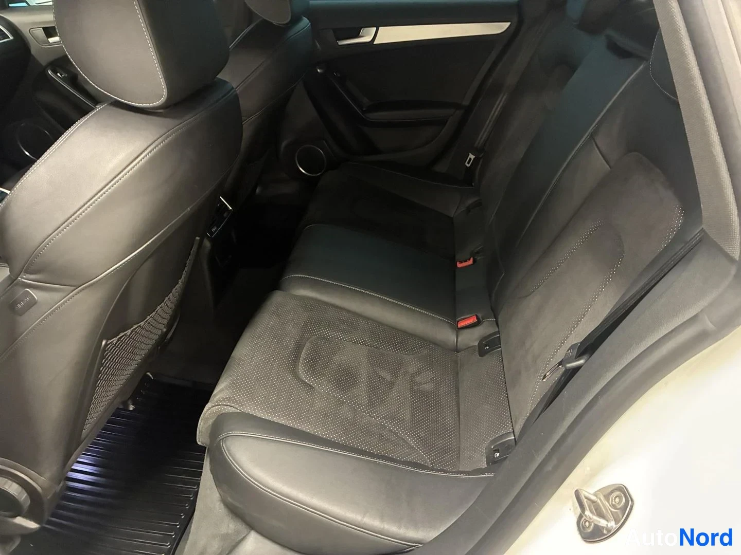 Valkoinen Audi A5 Sportback 2014, takaistuimet, kuva 11