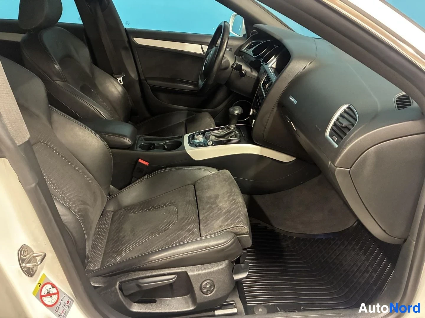 Valkoinen Audi A5 Sportback 2014, ohjaamo, kuva 8