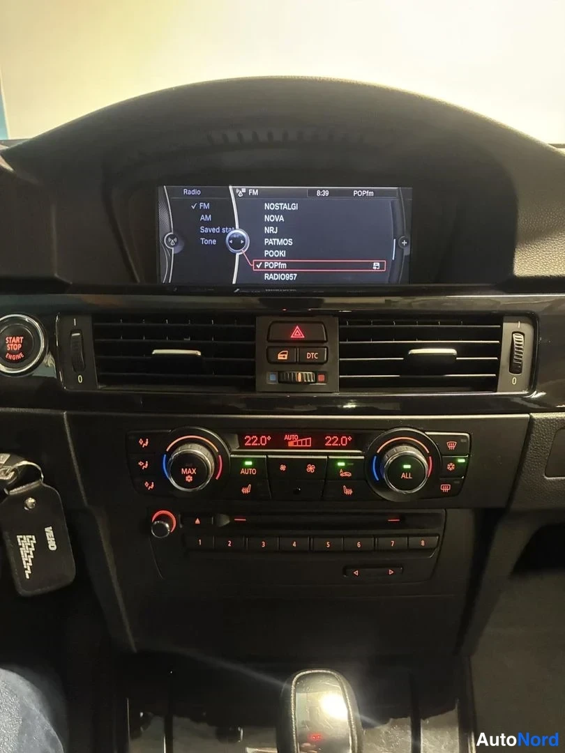Harmaa BMW 325i 2010, ohjaamo, kuva 13