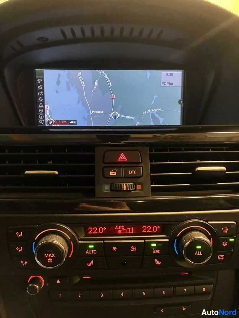Harmaa BMW 325i 2010, ohjaamo, kuva 14