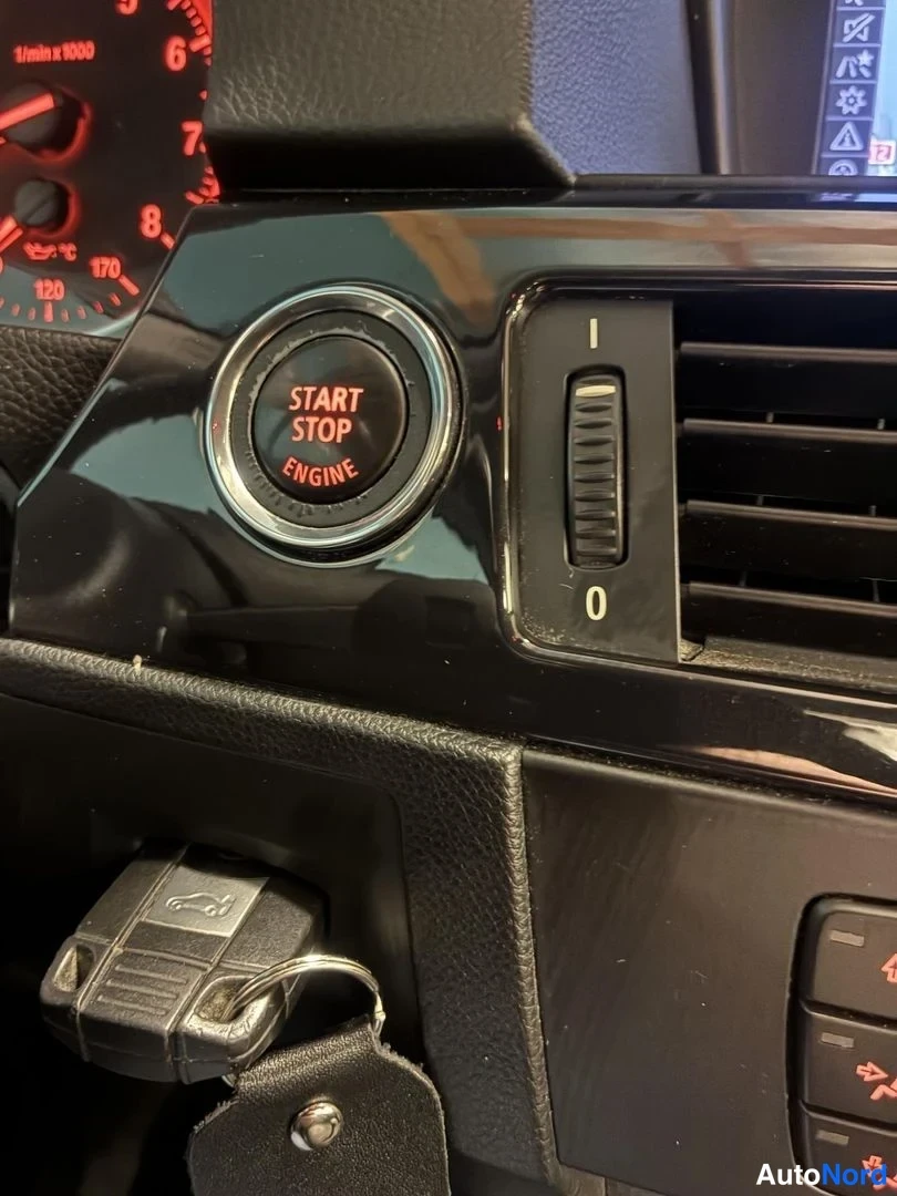 Harmaa BMW 325i 2010, yksityiskohta, kuva 17