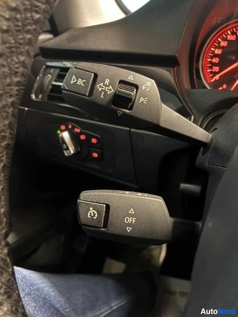 Harmaa BMW 325i 2010, yksityiskohta, kuva 20