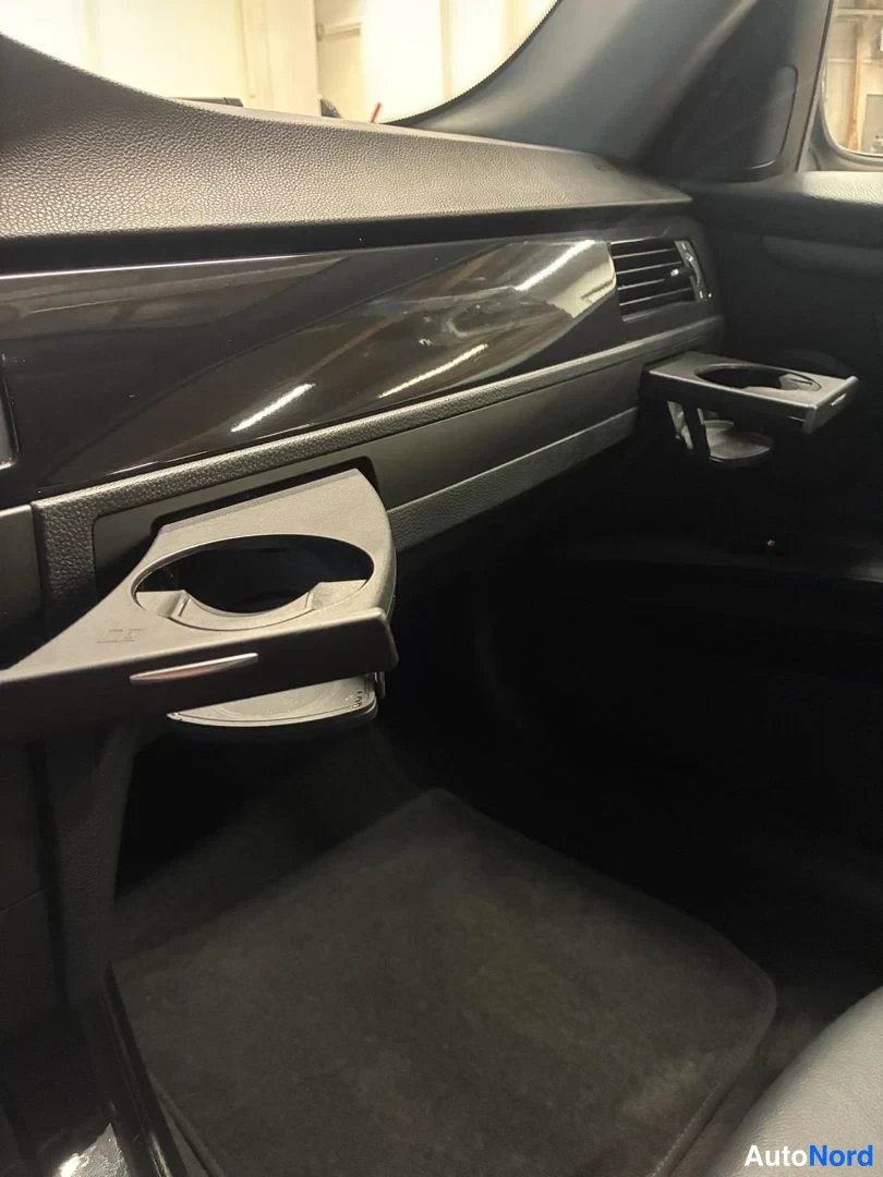 Harmaa BMW 325i 2010, ohjaamo, kuva 12