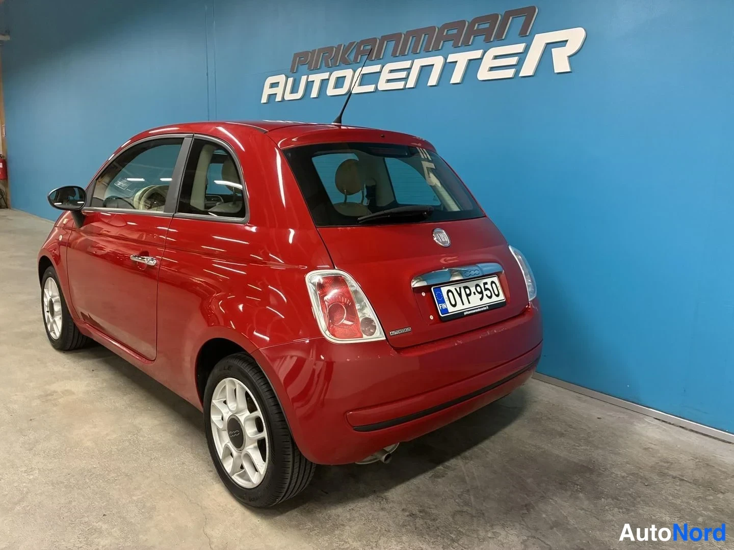 Punainen Fiat 500 2011, takaviisto, kuva 5