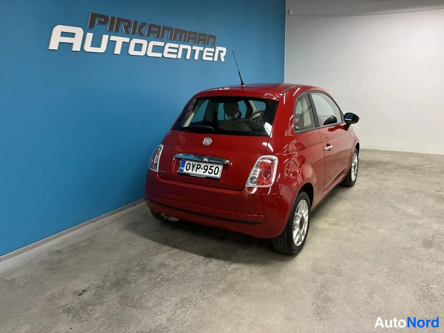 Punainen Fiat 500 2011, takaviisto, kuva 6