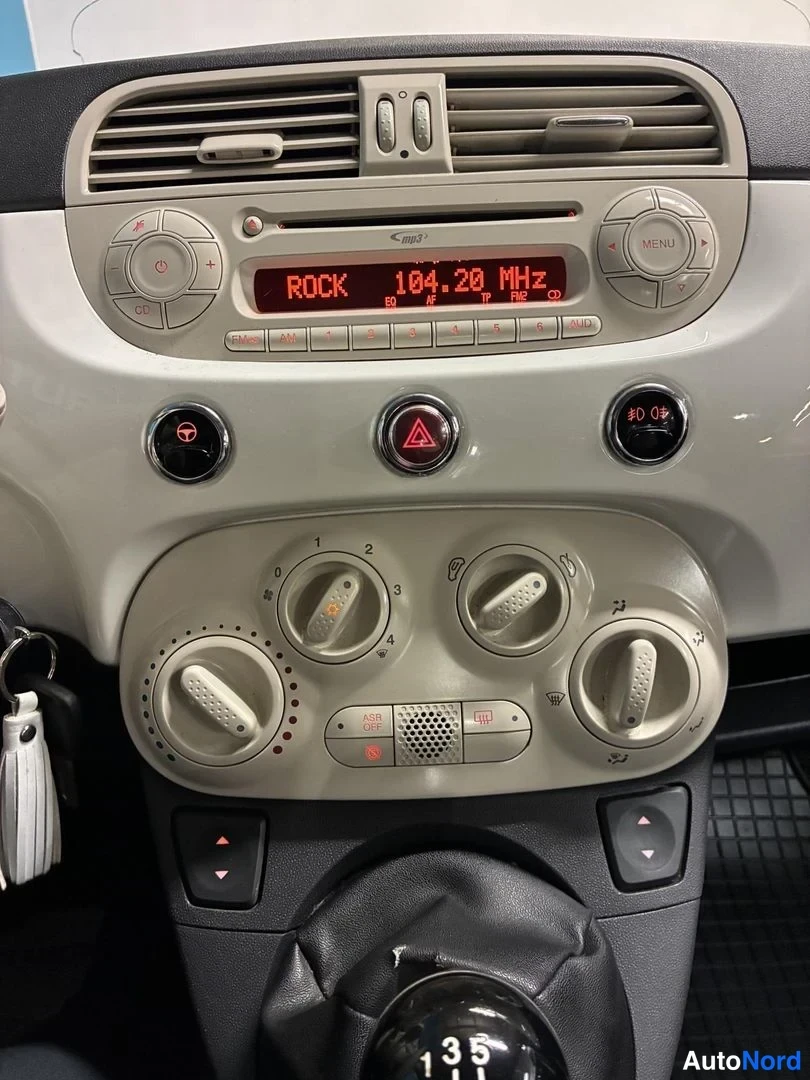 Valkoinen Fiat 500 2012, yksityiskohta, kuva 15