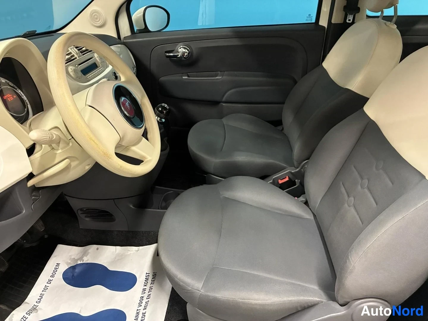 Valkoinen Fiat 500 2012, etuistuimet, kuva 8