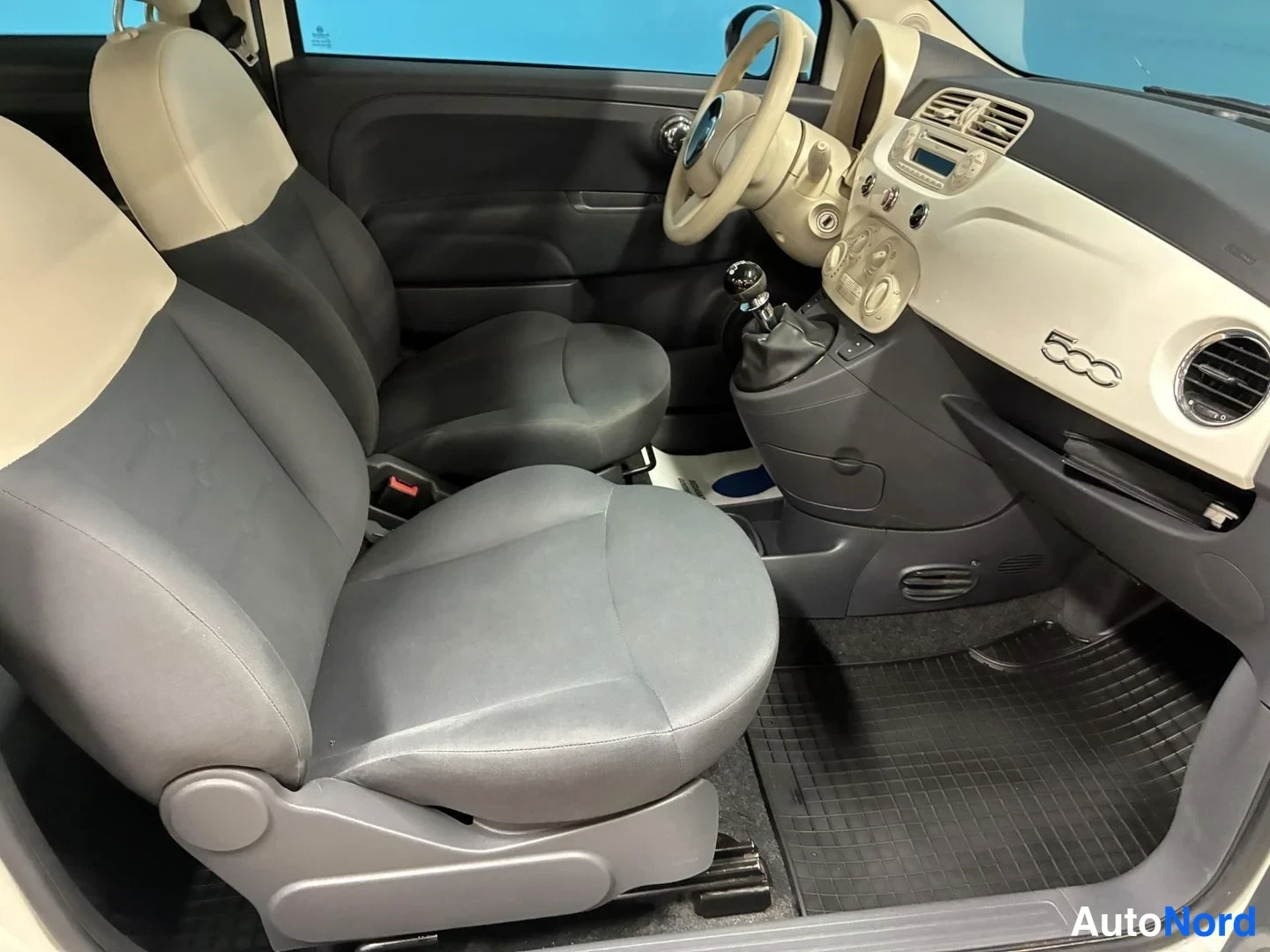 Valkoinen Fiat 500 2012, etuistuimet, kuva 9