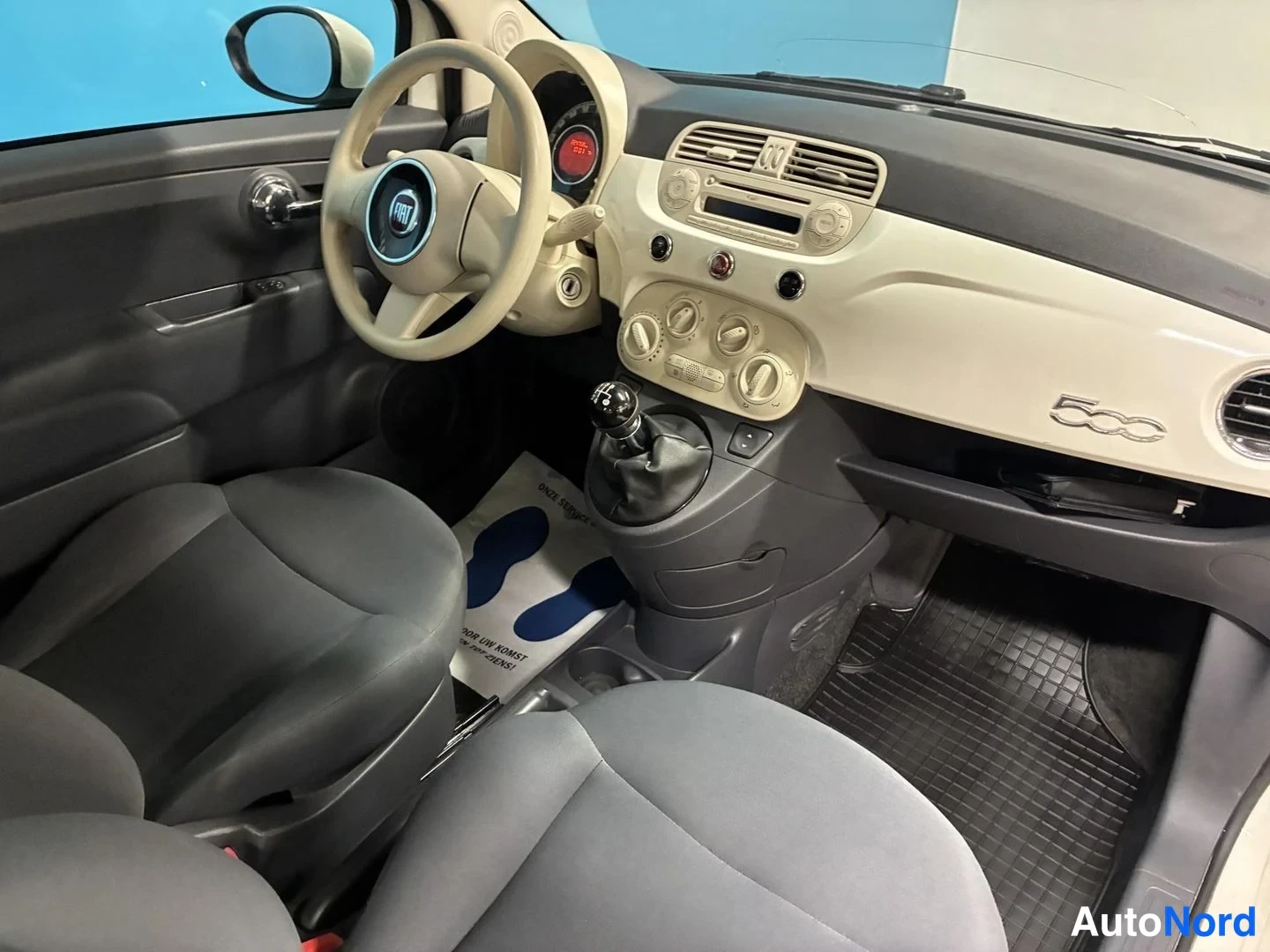 Valkoinen Fiat 500 2012, ohjaamo, kuva 7