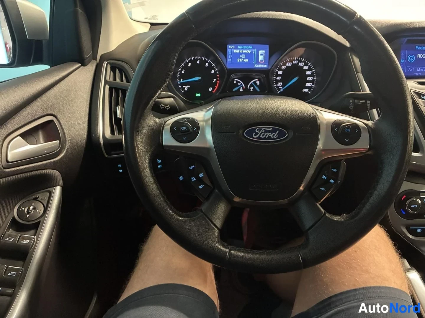 Harmaa Ford Focus 2012, yksityiskohta, kuva 21